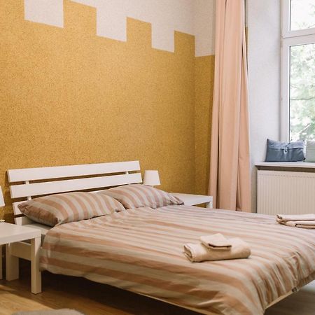 West13 Guest Rooms Cracovie Extérieur photo