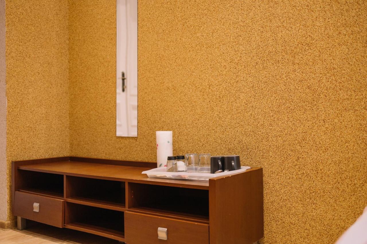 West13 Guest Rooms Cracovie Extérieur photo