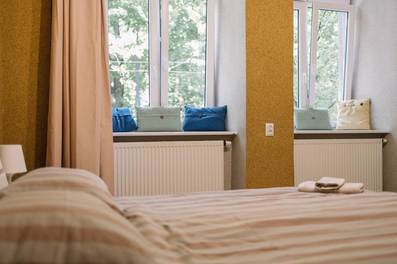 West13 Guest Rooms Cracovie Extérieur photo