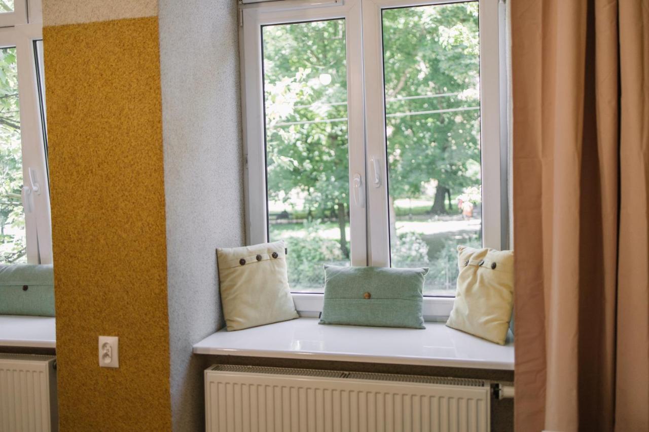 West13 Guest Rooms Cracovie Extérieur photo