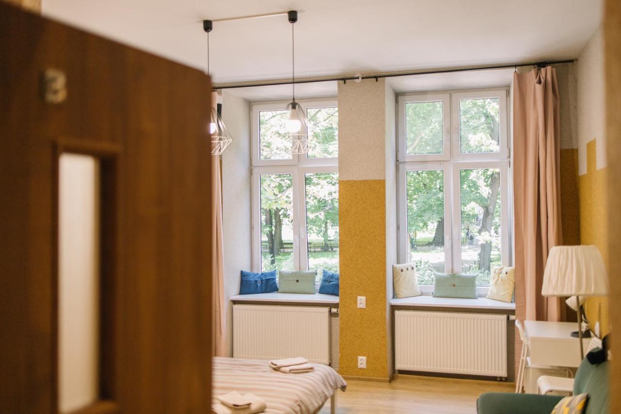 West13 Guest Rooms Cracovie Extérieur photo