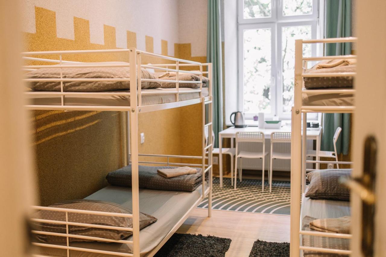 West13 Guest Rooms Cracovie Extérieur photo
