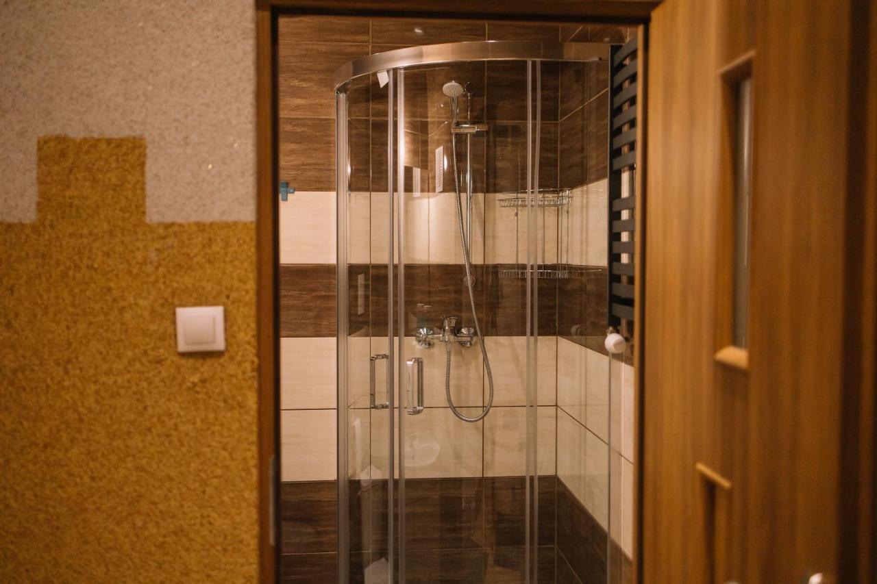 West13 Guest Rooms Cracovie Extérieur photo