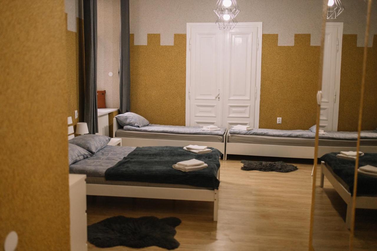 West13 Guest Rooms Cracovie Extérieur photo