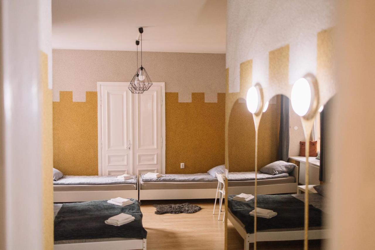 West13 Guest Rooms Cracovie Extérieur photo