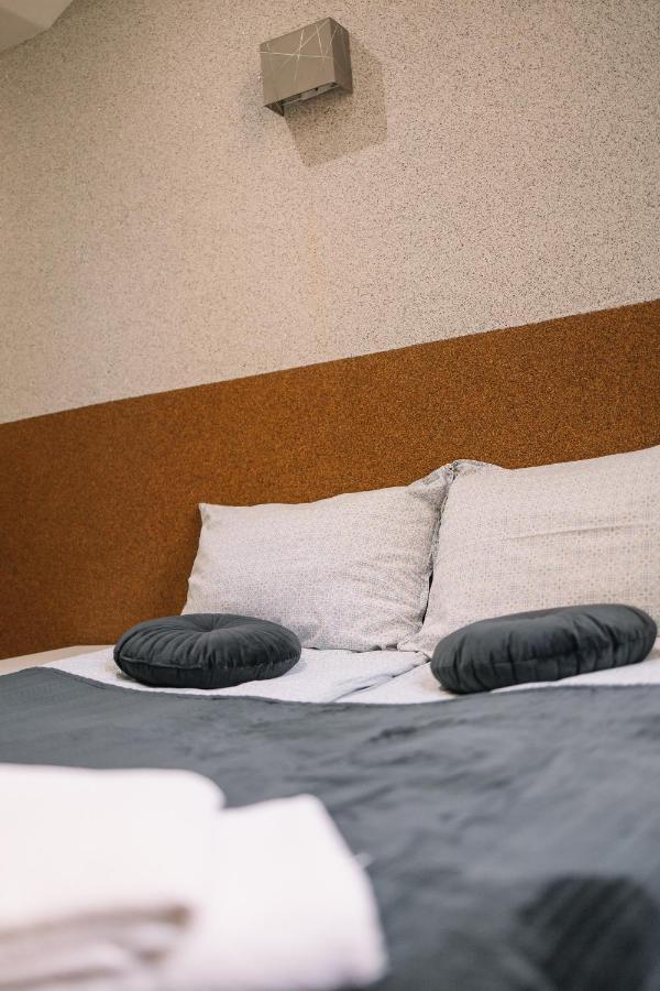 West13 Guest Rooms Cracovie Extérieur photo