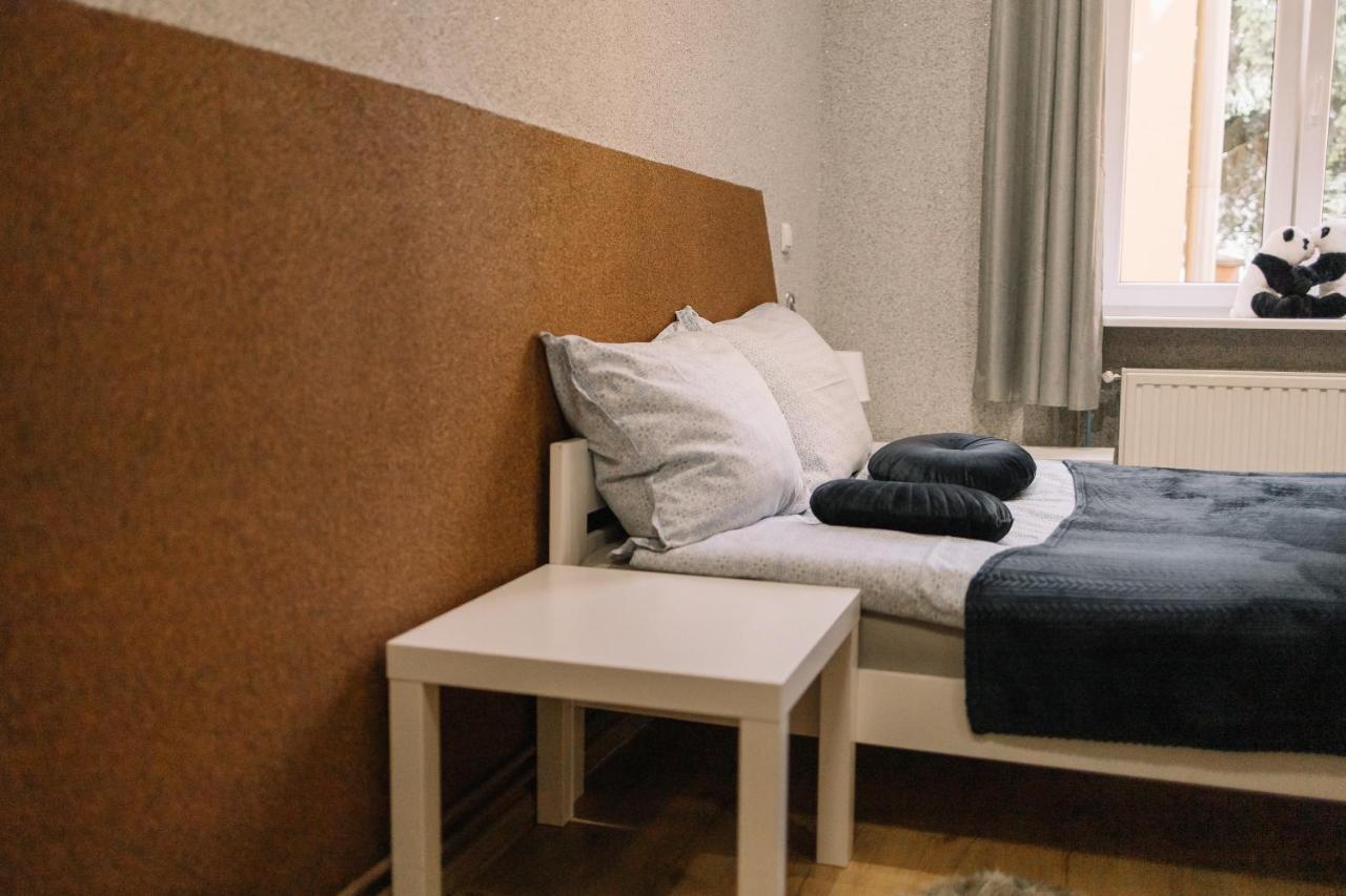 West13 Guest Rooms Cracovie Extérieur photo