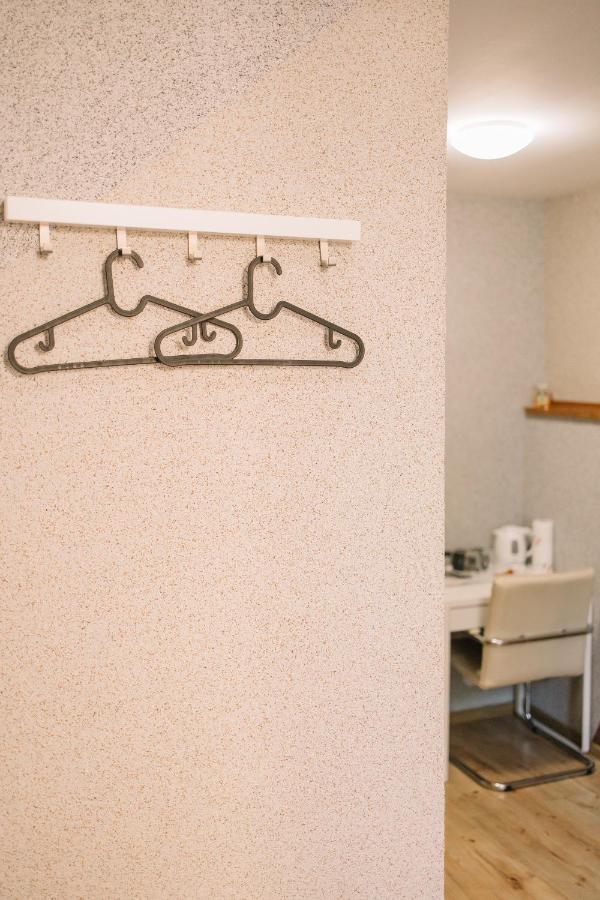 West13 Guest Rooms Cracovie Extérieur photo