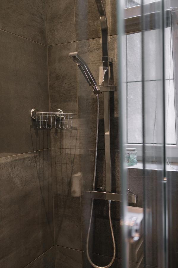 West13 Guest Rooms Cracovie Extérieur photo