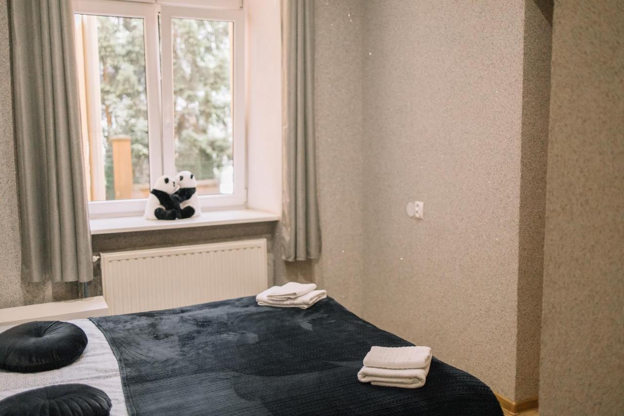 West13 Guest Rooms Cracovie Extérieur photo